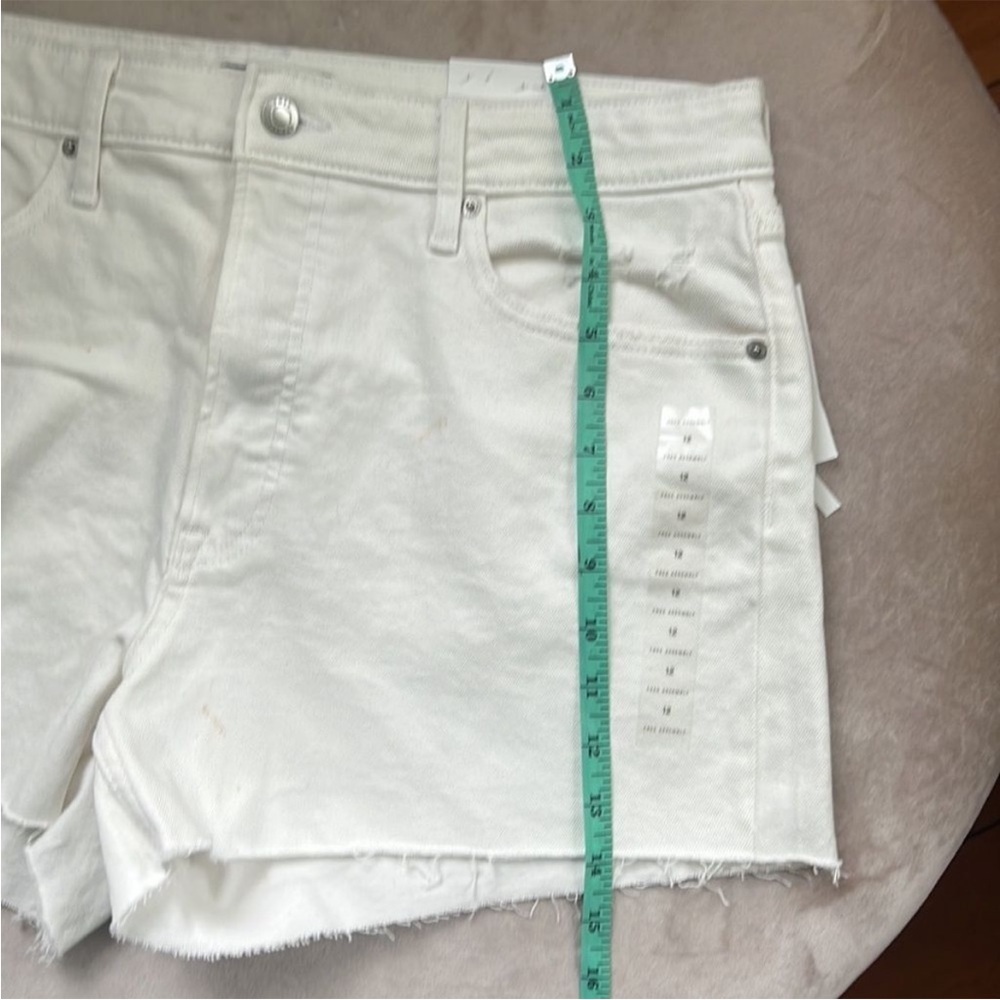 Summertime NWT (Flaw) Sz 12 Free Assembly White Denim Shorts - Picture 3 of 10